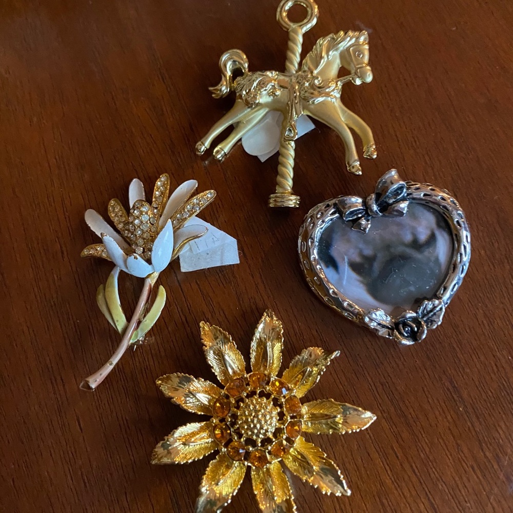 $11.25 ea - 4 Vintage Brooches $11.25 ea